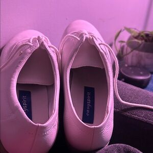 Easy Spirit Cream Lace-Up Sneakers